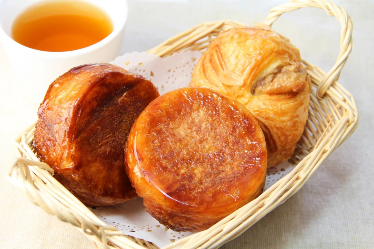 دستور تهیه "کوئین آمان" شیرینی سنتی فرانسوی (مرحله به مرحله) دستور تهیه "کوئین آمان" شیرینی سنتی فرانسوی (مرحله به مرحله)