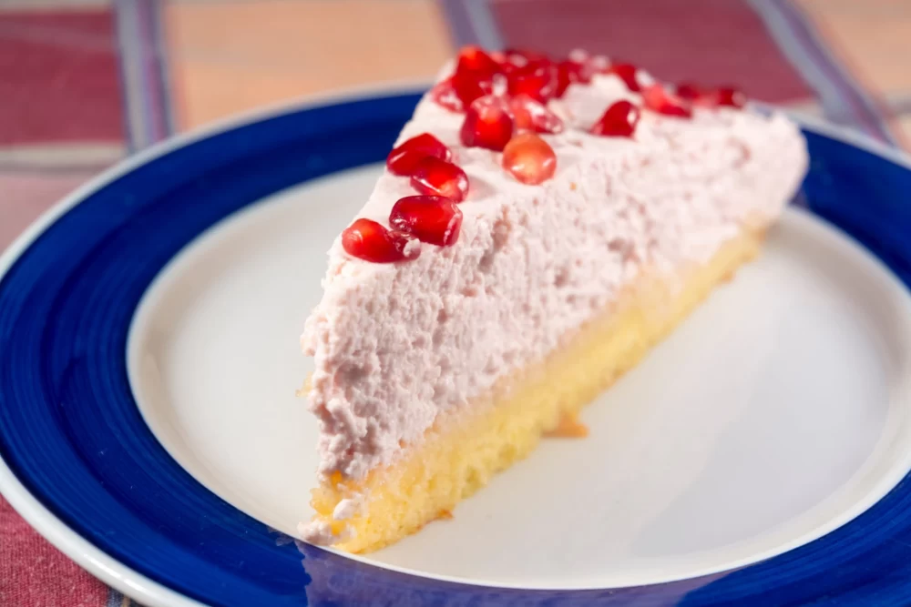 دستور تهیه کیک یخچالی انار (مرحله به مرحله)