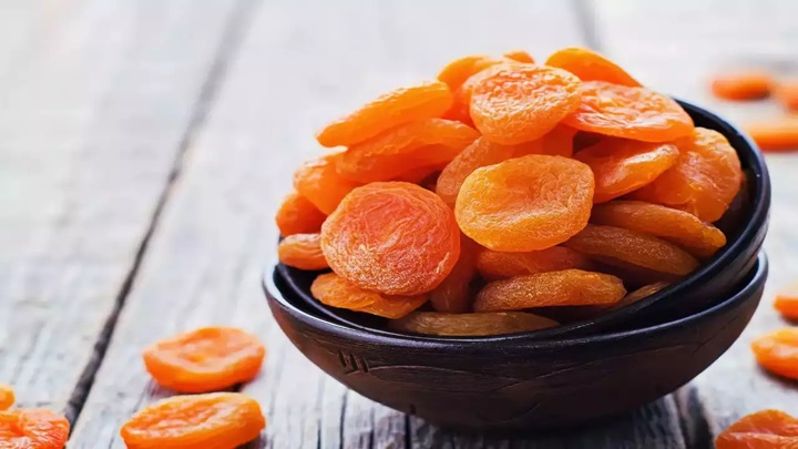 علت سیاه شدن برگه زردآلو (قیسی) و راه‌های جلوگیری از آن