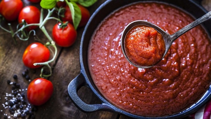 علت شیرین شدن رب گوجه فرنگی خانگی + راه‌های رفع آن