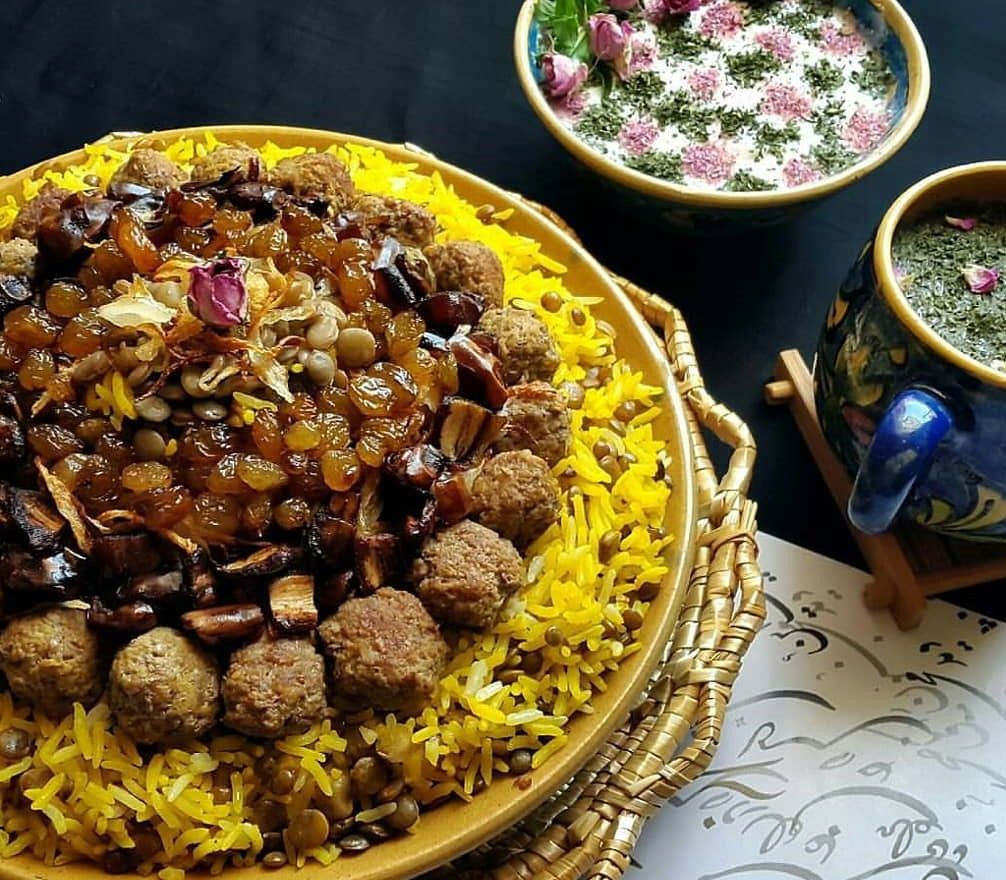 فوت و فن دستور تهیه خرما پلو اهوازی (مرحله به مرحله) فوت و فن دستور تهیه خرما پلو اهوازی (مرحله به مرحله)