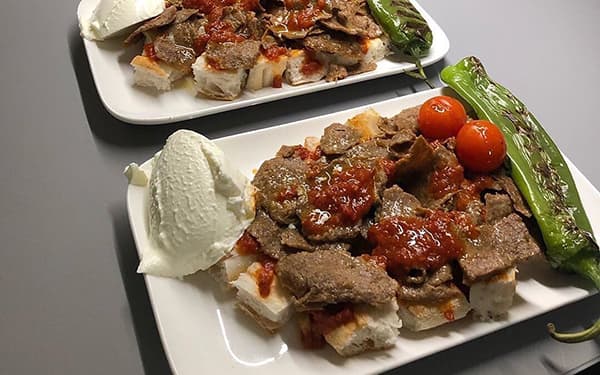مواد لازم و آموزش اسکندر کباب خانگی (مرحله به مرحله)