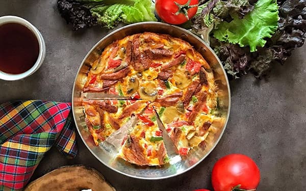 مواد لازم و آموزش املت اسپانیایی خانگی (مرحله به مرحله)