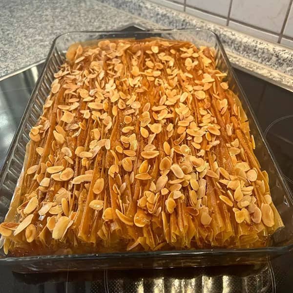 مواد لازم و آموزش باقلوا با سمولینا خانگی (مرحله به مرحله)