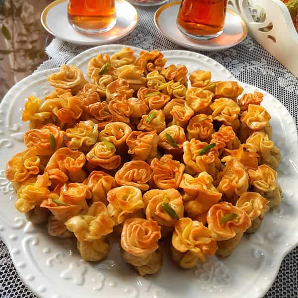 مواد لازم و آموزش باقلوای بقچه ای خانگی (مرحله به مرحله) مواد لازم و آموزش باقلوای بقچه ای خانگی (مرحله به مرحله)
