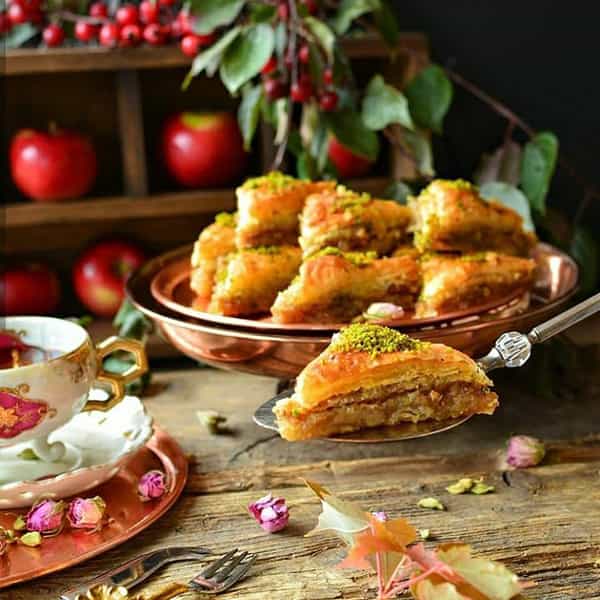 مواد لازم و آموزش باقلوای سیب خانگی (مرحله به مرحله)