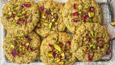 مواد لازم و آموزش بیسکوییت رز و پسته خانگی (مرحله به مرحله)