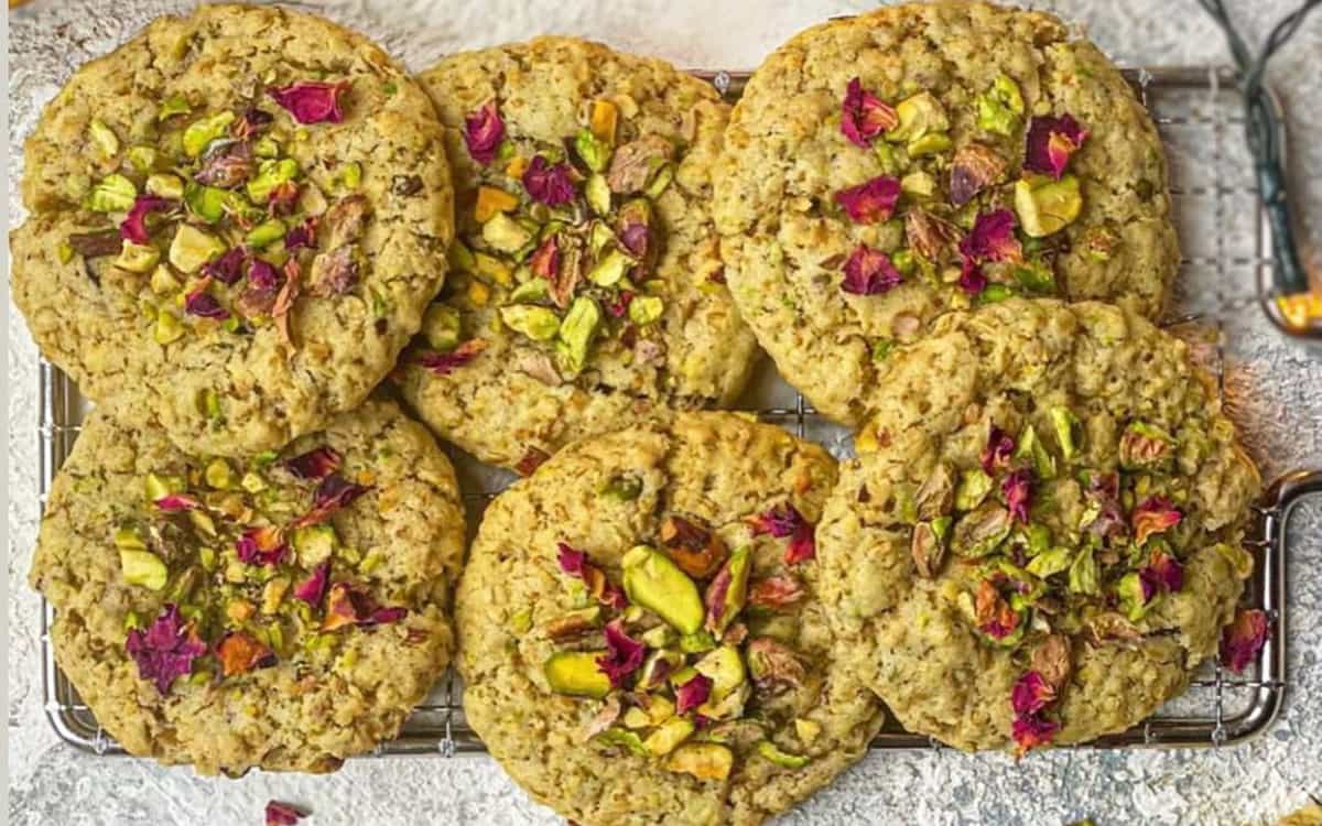 مواد لازم و آموزش بیسکوییت رز و پسته خانگی (مرحله به مرحله) مواد لازم و آموزش بیسکوییت رز و پسته خانگی (مرحله به مرحله)