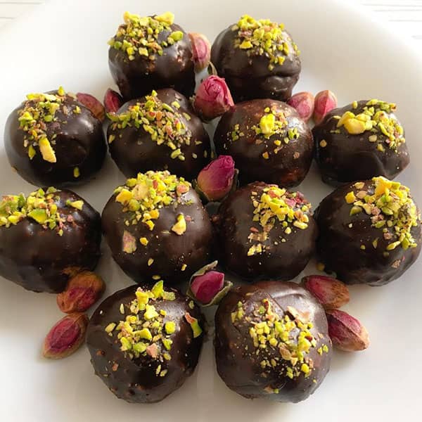 مواد لازم و آموزش توپک بیسکویت شکلاتی خانگی (مرحله به مرحله) مواد لازم و آموزش توپک بیسکویت شکلاتی خانگی (مرحله به مرحله)