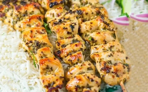 مواد لازم و آموزش جوجه کباب یونانی خانگی (مرحله به مرحله)