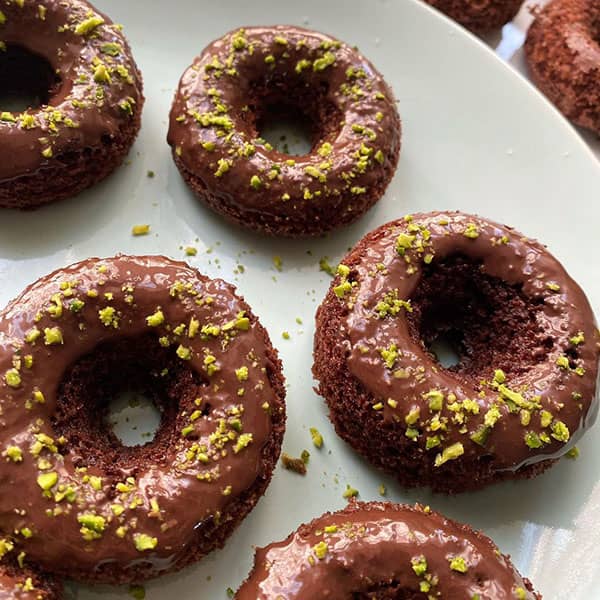 مواد لازم و آموزش دونات شکلاتی خانگی (مرحله به مرحله)