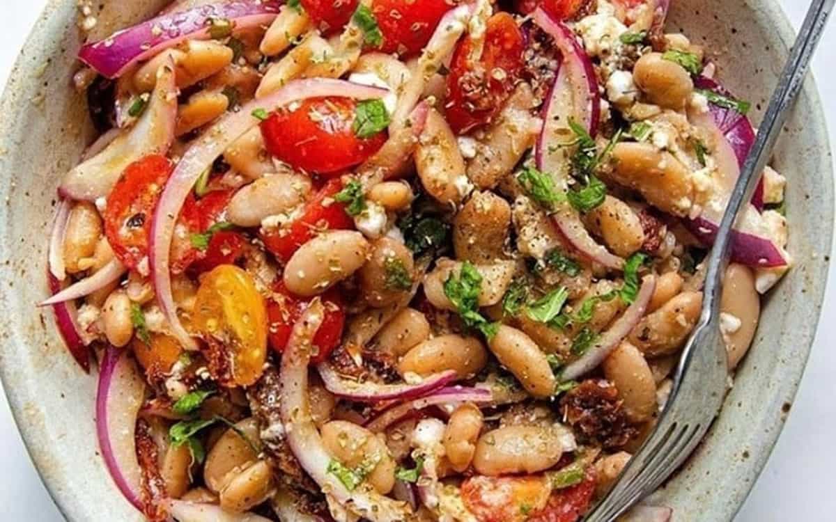 مواد لازم و آموزش سالاد لوبیا سفید برای 2 یا 4 یا 6 نفر | تناسب ساده