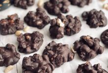 مواد لازم و آموزش شکلات بادام زمینی خانگی (مرحله به مرحله)