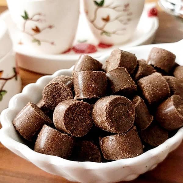مواد لازم و آموزش شکلات حبه ای خانگی (مرحله به مرحله) مواد لازم و آموزش شکلات حبه ای خانگی (مرحله به مرحله)