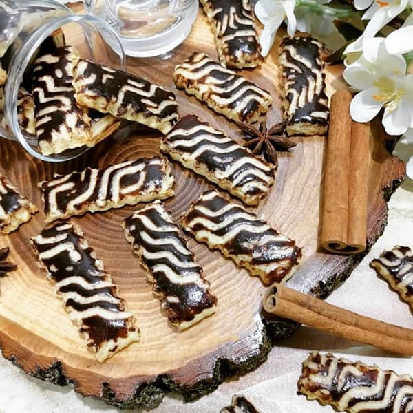 مواد لازم و آموزش شیرینی ادویه ای خانگی (مرحله به مرحله)