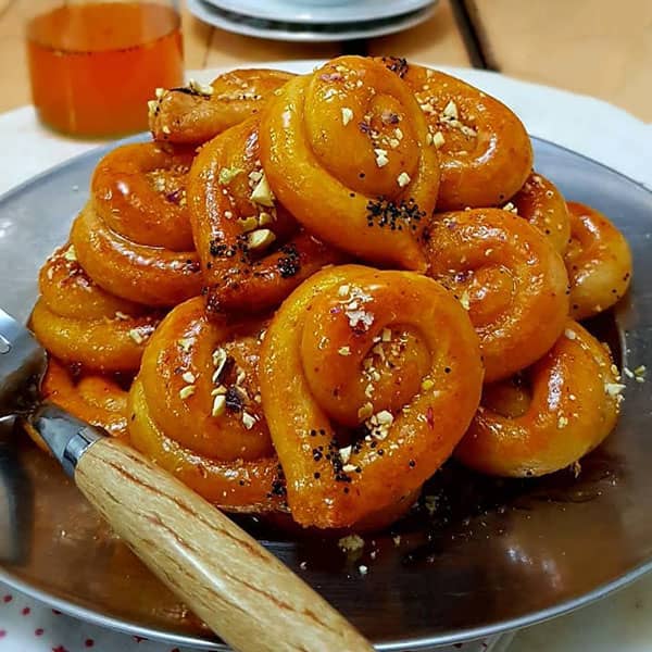 مواد لازم و آموزش شیرینی باقلوایی خانگی (مرحله به مرحله) مواد لازم و آموزش شیرینی باقلوایی خانگی (مرحله به مرحله)