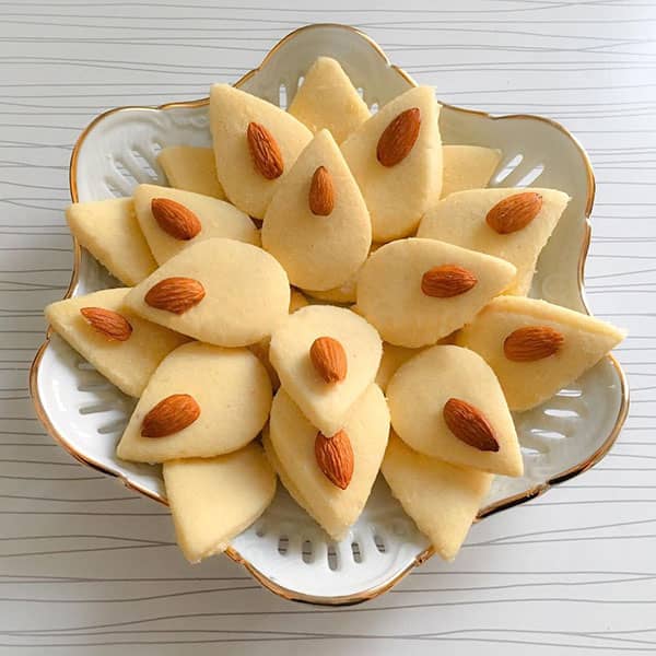 مواد لازم و آموزش شیرینی رویال بادام خانگی (مرحله به مرحله) مواد لازم و آموزش شیرینی رویال بادام خانگی (مرحله به مرحله)