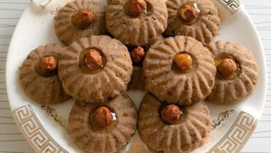 مواد لازم و آموزش شیرینی فندقی خانگی (مرحله به مرحله)