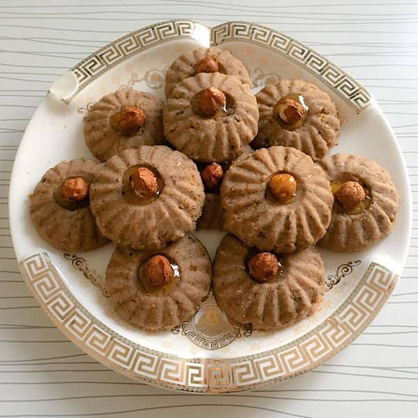 مواد لازم و آموزش شیرینی فندقی خانگی (مرحله به مرحله)