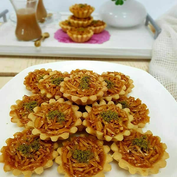 مواد لازم و آموزش شیرینی ملکه بادام خانگی (مرحله به مرحله)