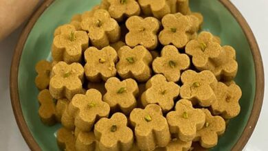 مواد لازم و آموزش شیرینی نخودچی با روغن مایع خانگی (مرحله به مرحله)