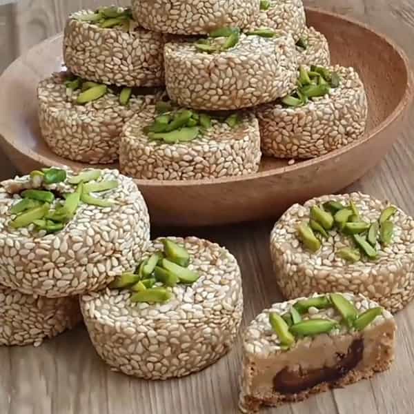 مواد لازم و آموزش شیرینی کنجدی خانگی (مرحله به مرحله) مواد لازم و آموزش شیرینی کنجدی خانگی (مرحله به مرحله)