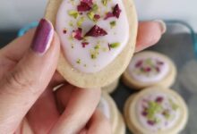 مواد لازم و آموزش شیرینی گل سرخی خانگی (مرحله به مرحله)
