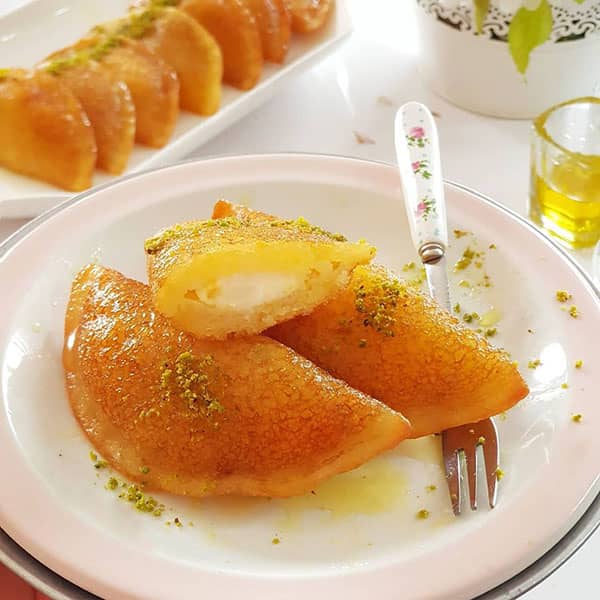 مواد لازم و آموزش قطایف عربی خانگی (مرحله به مرحله) مواد لازم و آموزش قطایف عربی خانگی (مرحله به مرحله)