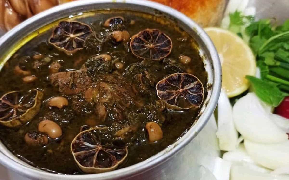 مواد لازم و آموزش قورمه سبزی با لوبیا چشم بلبلی برای 2 یا 4 یا 6 نفر | تناسب ساده