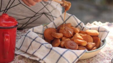 مواد لازم و آموزش مینی کیک خانگی (مرحله به مرحله)