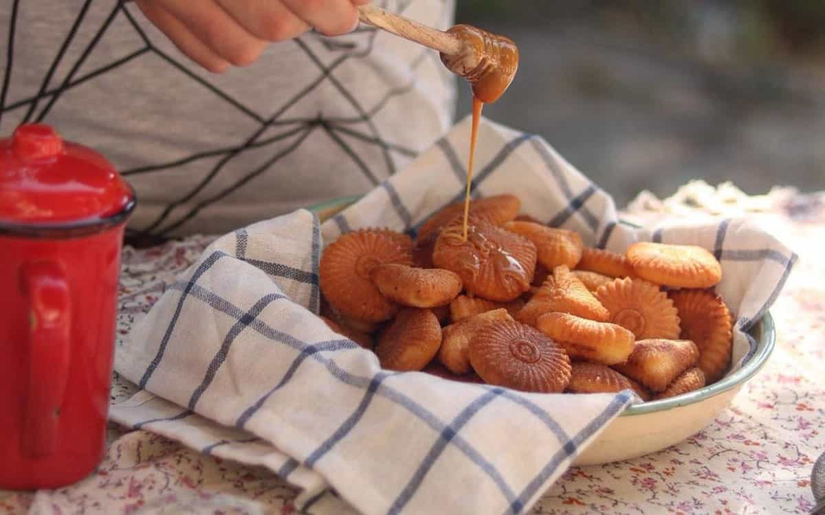 مواد لازم و آموزش مینی کیک خانگی (مرحله به مرحله) مواد لازم و آموزش مینی کیک خانگی (مرحله به مرحله)
