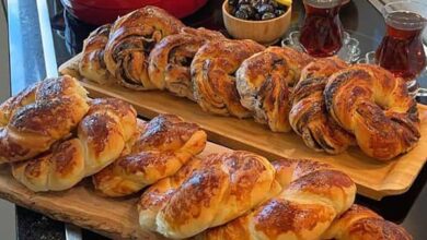 مواد لازم و آموزش نان آچما زیتونی خانگی (مرحله به مرحله)