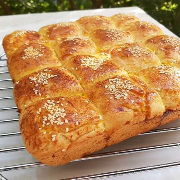 مواد لازم و آموزش نان بوختلن خانگی (مرحله به مرحله)