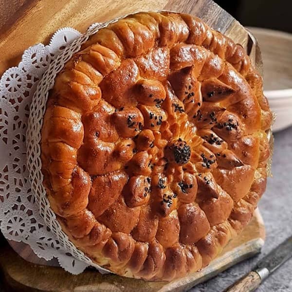 مواد لازم و آموزش نان توتمانیک بلغاری خانگی (مرحله به مرحله)