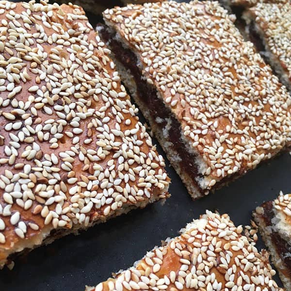 مواد لازم و آموزش نان روغنی خرمایی خانگی (مرحله به مرحله)