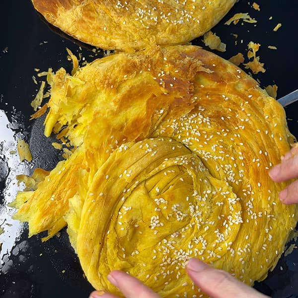 مواد لازم و آموزش نان روغنی لایه ای خانگی (مرحله به مرحله)