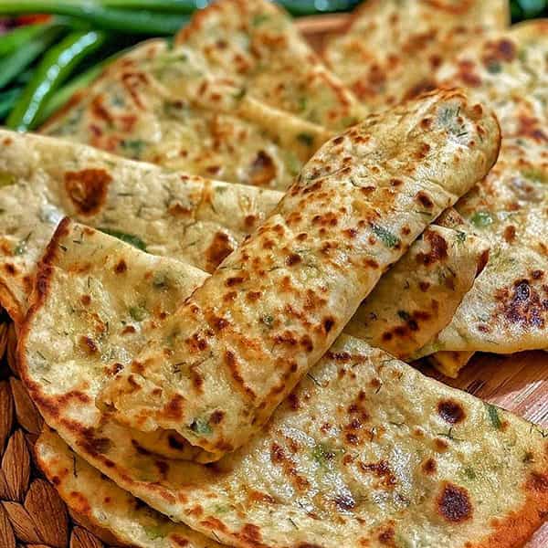 مواد لازم و آموزش نان سیب زمینی و پیازچه خانگی (مرحله به مرحله)