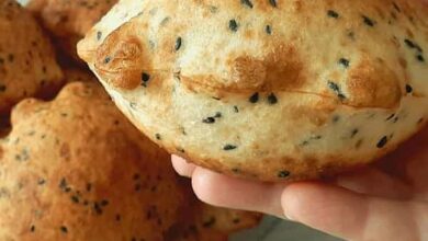 مواد لازم و آموزش نان پیشی با سیاه دانه خانگی (مرحله به مرحله)