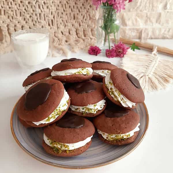 مواد لازم و آموزش ووپی پای شکلاتی خانگی (مرحله به مرحله) مواد لازم و آموزش ووپی پای شکلاتی خانگی (مرحله به مرحله)