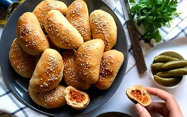 مواد لازم و آموزش پیراشکی سوسیس برای 2 یا 4 یا 6 نفر | تناسب ساده