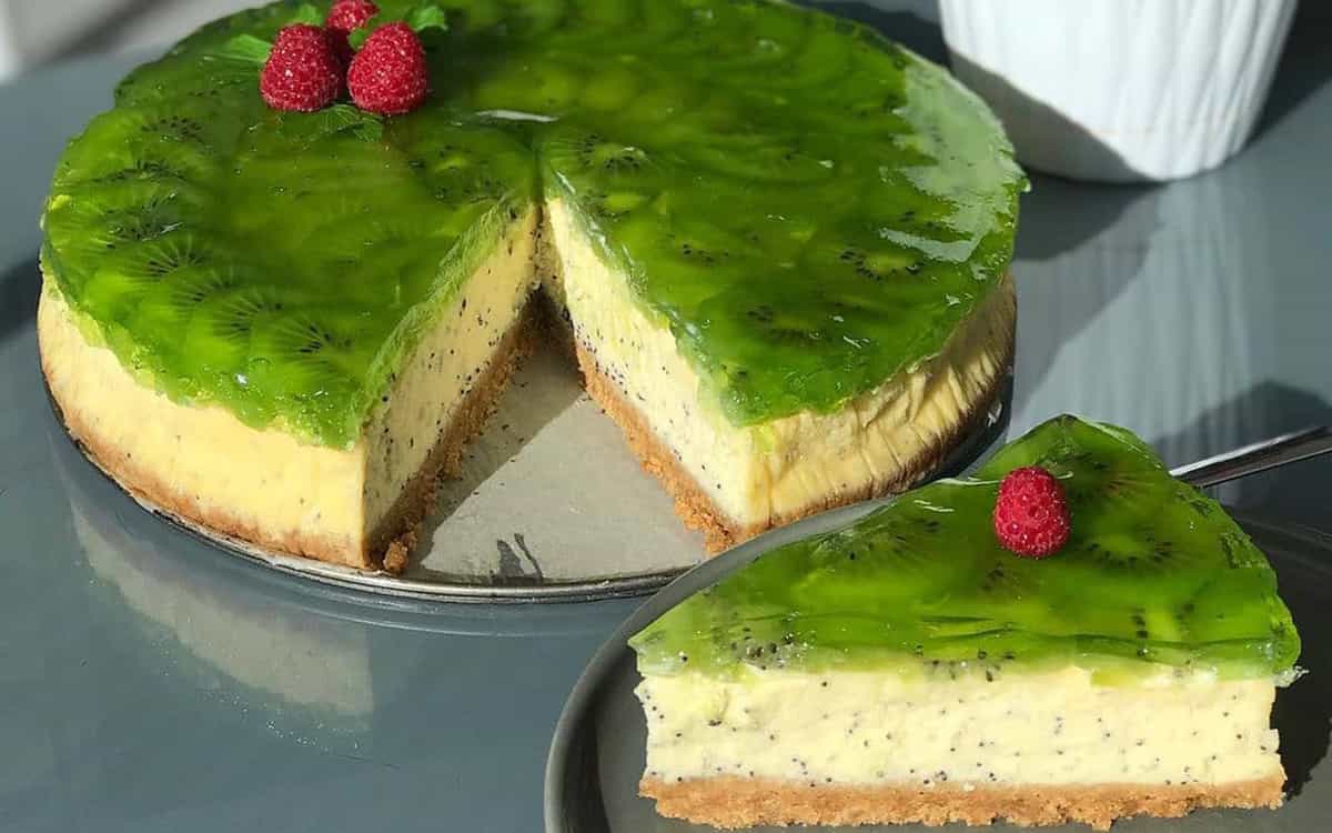 مواد لازم و آموزش چیز کیک کیوی خانگی (مرحله به مرحله)