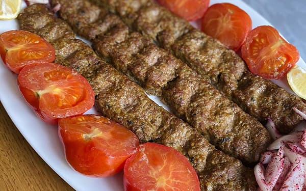 مواد لازم و آموزش کباب کوبیده در فر خانگی (مرحله به مرحله)