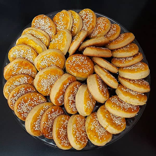 مواد لازم و آموزش کلوچه لاری خانگی (مرحله به مرحله) مواد لازم و آموزش کلوچه لاری خانگی (مرحله به مرحله)