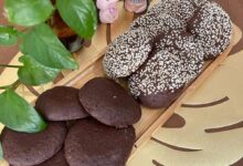 مواد لازم و آموزش کلوچه کاکائویی بدون فر خانگی (مرحله به مرحله)
