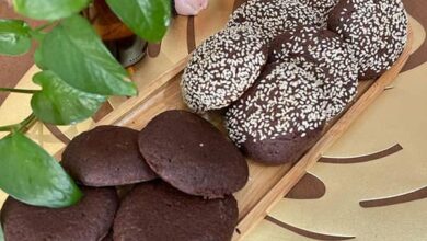 مواد لازم و آموزش کلوچه کاکائویی بدون فر خانگی (مرحله به مرحله)