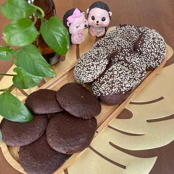 مواد لازم و آموزش کلوچه کاکائویی بدون فر خانگی (مرحله به مرحله)