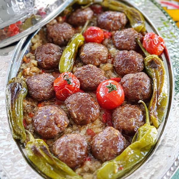 مواد لازم و آموزش کوفته گوشت ترکیه ای با سس فلفل و بادمجان برای 2 یا 4 یا 6 نفر | تناسب ساده