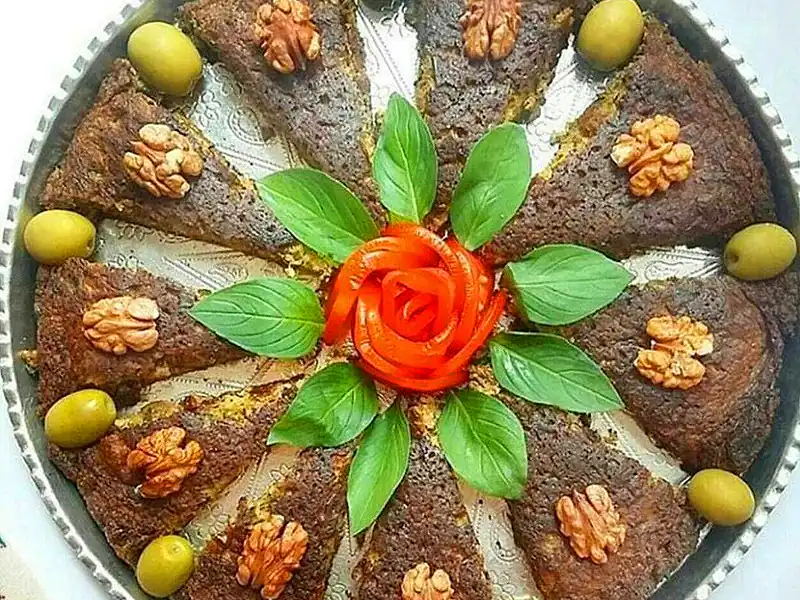 مواد لازم و آموزش کوکو‌ گردو‌ با رب انار برای 2 یا 4 یا 6 نفر | تناسب ساده