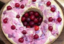 مواد لازم و آموزش کیک آلبالو پنیری خانگی (مرحله به مرحله)