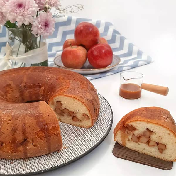 مواد لازم و آموزش کیک سیب پنبه ای خانگی (مرحله به مرحله)